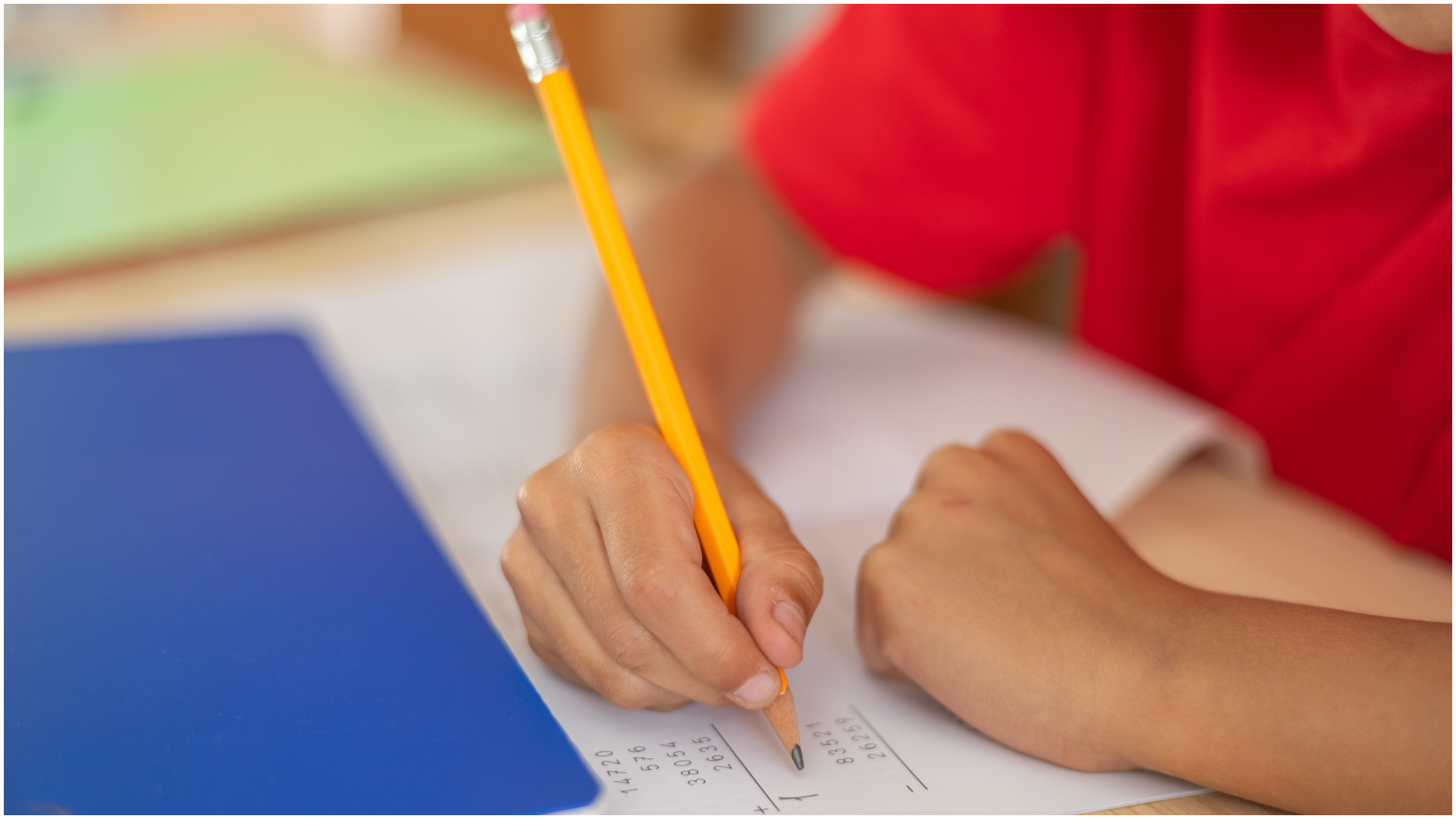 Când temele pentru acasă sunt prea multe? Părinții din Iași dezbat volumul sarcinilor primite de elevi. „4-5 ore la școală, 2-3 ore teme: când se mai joacă?”