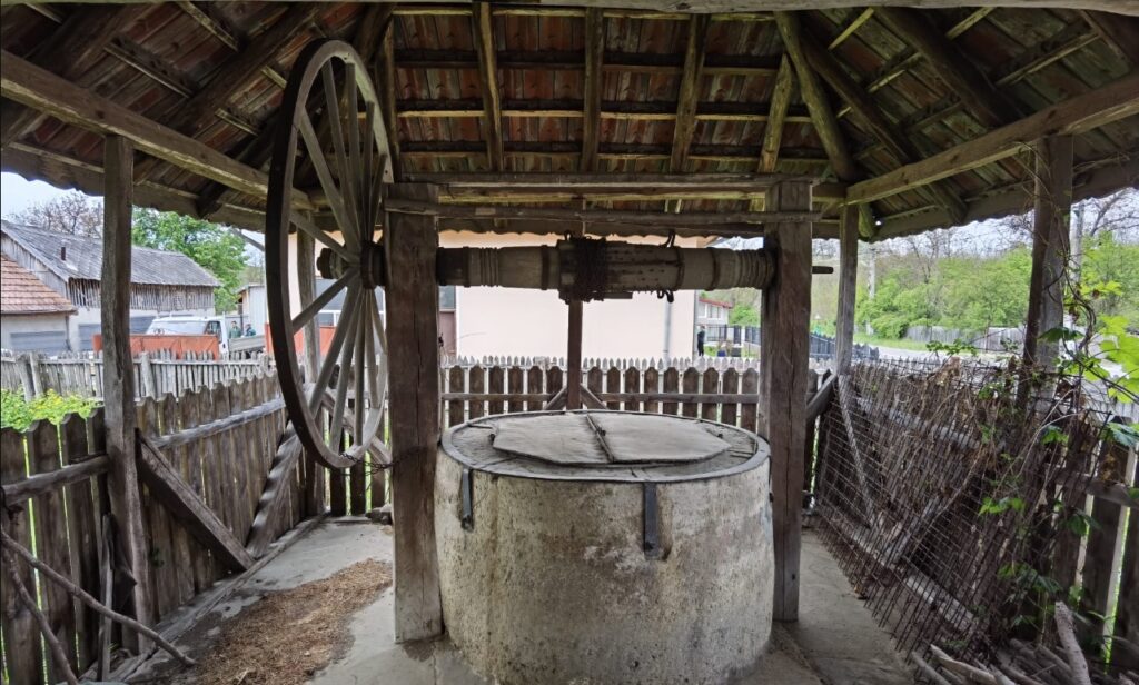  Facturi de 13.000 de lei pentru apa din propria fântână. Apavital acuză „consum clandestin”, localnicii sesizează OPC și apelează la avocați. Ce spun reprezentanții firmei?