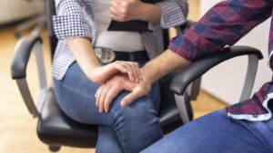 Profesor universitar din Iași dat afară din cauză că hărțuia studente. „Act sexual neconsimțit (viol) petrecut în biroul cadrului didactic”