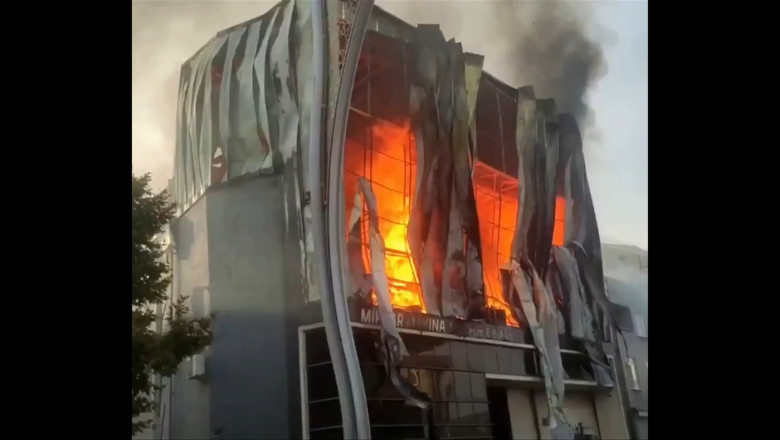  Şase persoane au murit într-un incendiu la un depozit de parfumuri din Turcia