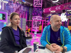 Cel mai mare parc de trambuline din Iași le dă copiilor din familii defavorizate o șansă la joacă în prag de Crăciun