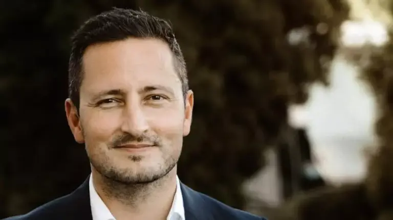 Nicu Ştefănuţă: Oare cum v-aţi simţi dacă români de-ai noştri ar fi bătuţi în străinătate doar pentru că sunt români?