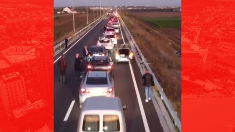 Mai mulți șoferi au protestat faţă de nedeschiderea Centurii Focşani Nord. Subprefectul județului Vrancea reclamă că „cineva refuză să emită un aviz pentru deschiderea drumului din motive de siguranţa circulaţiei”