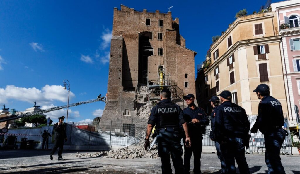  Primarul Romei declară o zi de doliu după decesul muncitorului român provocat de prăbușirea Torre dei Conti