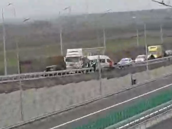 Camion răsturnat pe autostrada A7 Camion răsturnat pe autostrada A7