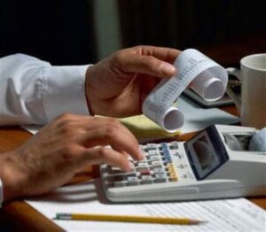 VIAȚA DE ASOCIAȚIE – Răspundem întrebărilor cititorilor. Casiera asociației de 80 de ani are 110 euro/oră plus prime de performanță. Ce este de făcut? (X)