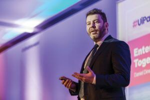 Boom pe bursă pentru compania unui miliardar român: UiPath impresionează Wall Street-ul