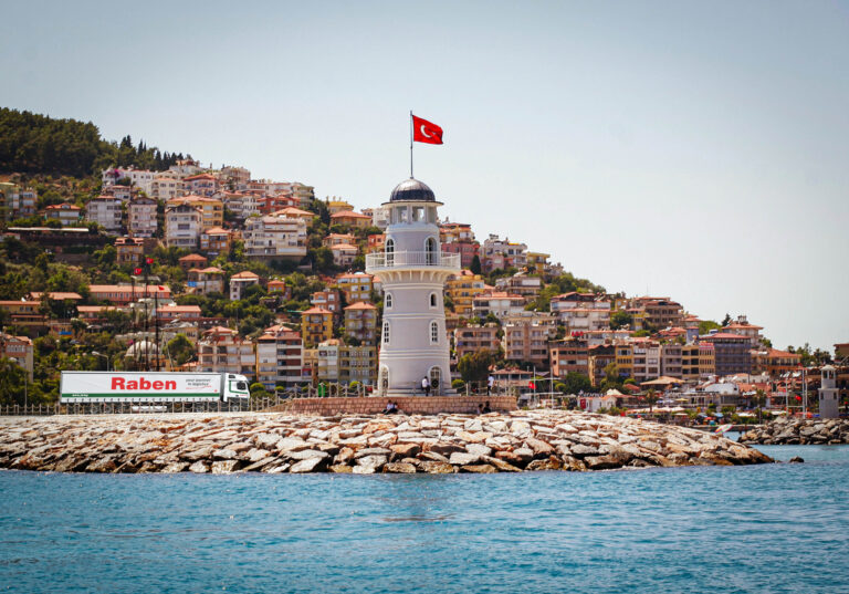 Transport marfă Turcia: Conectează-ți afacerea cu noul hub logistic Raben (R)