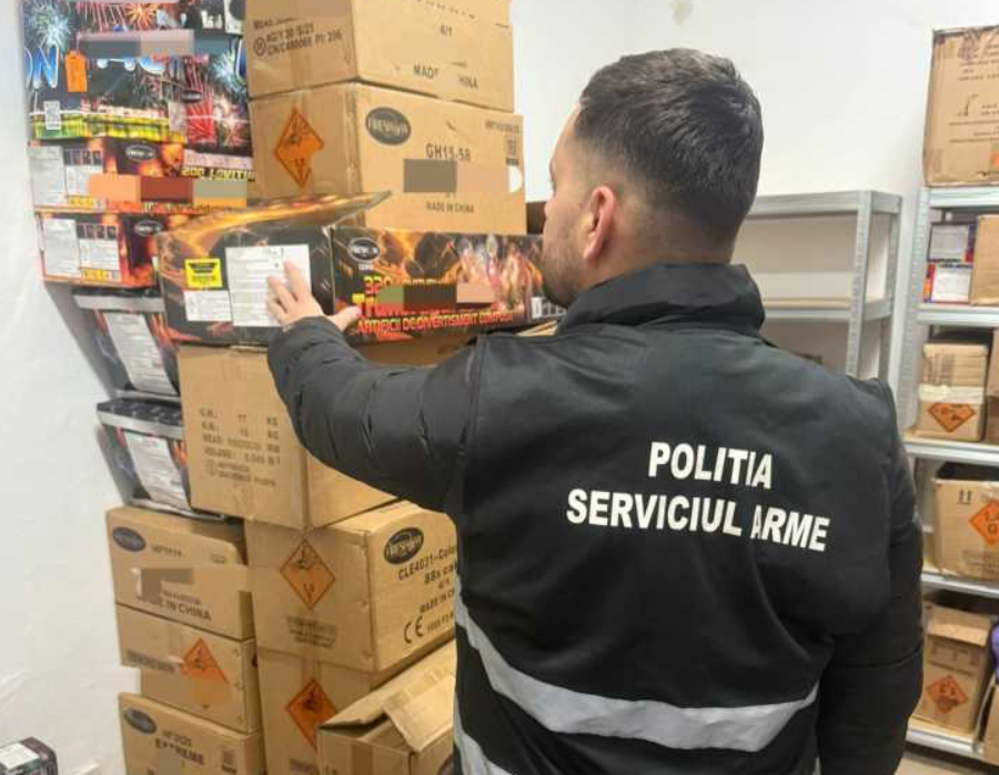  Peste o tonă și jumătate de articole pirotehnice, descoperite la domiciliul unui tânăr de 19 ani în urma unei percheziții