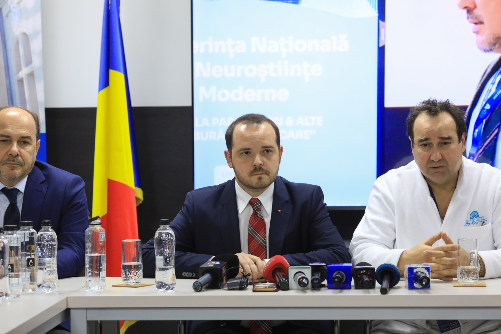 Ministrul Alexandru Rogobete a fost investigat la Iași cu noul RMN mobil. „A durat doar șase minute, direct în sala de operație”