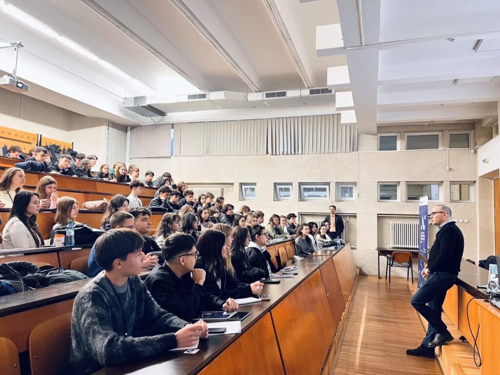  Facultatea de Automatică și Calculatoare a găzduit etapa regională a competiției naționale de design spațial pentru liceeni