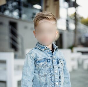 Copil de 3 ani și jumătate, diagnosticat cu o formă avansată de cancer. Mama băiețelului lansează un apel pentru salvarea lui Lucas