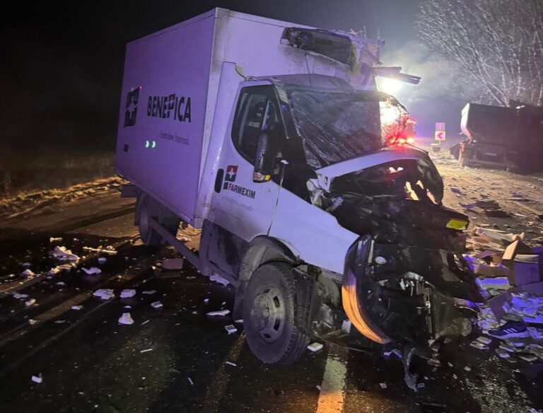 Accident mortal pe Europeană la Iași, la prima oră a zilei. Victima a derapat și a intrat cu mașina direct într-un „mastodont” de pe contrasens FOTO/VIDEO