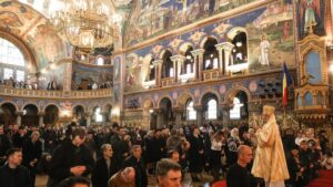 Revelionul, întâmpinat în biserică. Care este semnificația slujbei din noaptea dintre ani