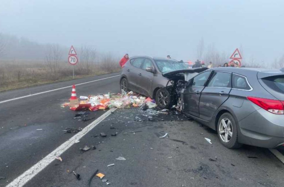 Accident grav în Hunedoara: O persoană decedată și una grav rănită după o coliziune frontală