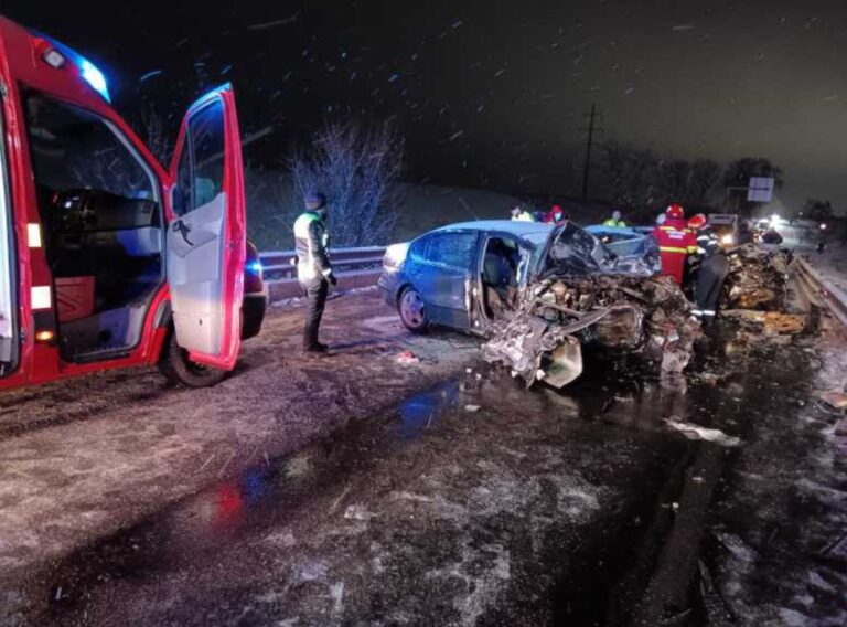 Un tânăr a murit și alți trei au fost răniți într-un accident rutier la Rădăuți