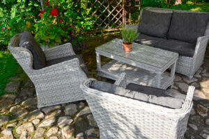 Mobilier de grădină durabil pentru ani de zile: la ce materiale merită să investești (P)