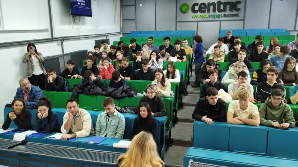  Educația în era digitală, dezbătută la Iași: specialiști, lideri IT și olimpici, la aceeași masă. Conferința „Noi perspective ale educației în era digitală”, organizată de Liceul de Informatică din Iași