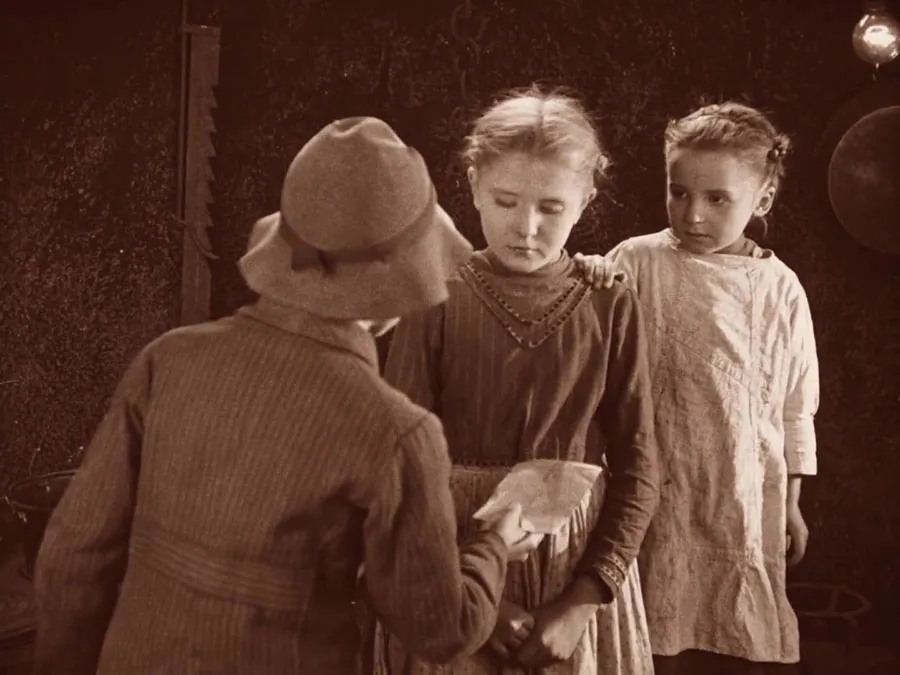  Vaporul „Iași” și băiatul-drac. Un episod uitat din 1925