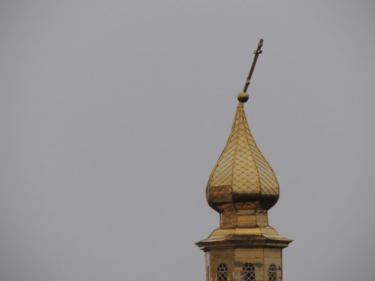 VIDEO | Vântul puternic a îndoit vârful uneia dintre turlele Bisericii Lipovenești - UPDATE