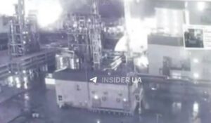 Drone ucrainene au lovit o platformă Lukoil din Marea Caspică