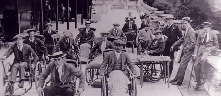 Invalizii ieșeni, în fruntea manifestației de la București pentru drepturi și pământ. Ce scria presa vremii, la Iași, acum 100 de ani