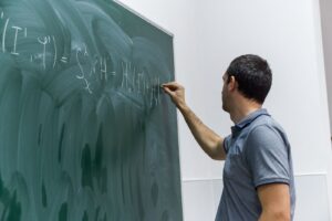 Republica Moldova adoptă modelul estonian, extrem de performant, de educație în predarea matematicii și a științelor. Estonia, locul 1 la PISA