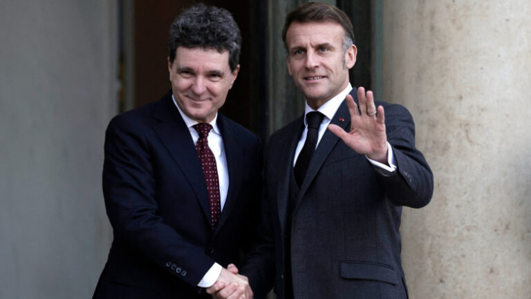 Nicuşor Dan, după discuţia cu Emmanuel Macron: Ne-am împărtăşit experienţa în ceea ce priveşte războiul hibrid, inclusiv partea de dezinformare. Macron, invitat în România în 2026