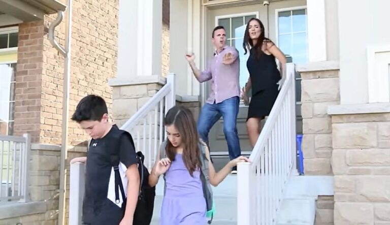 Senatul a adoptat tacit proiectul de lege care prevede o zi liberă pentru părinţi, la începerea anului şcolar