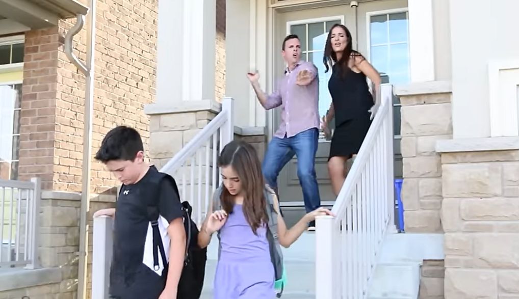  Senatul a adoptat tacit proiectul de lege care prevede o zi liberă pentru părinţi, la începerea anului şcolar