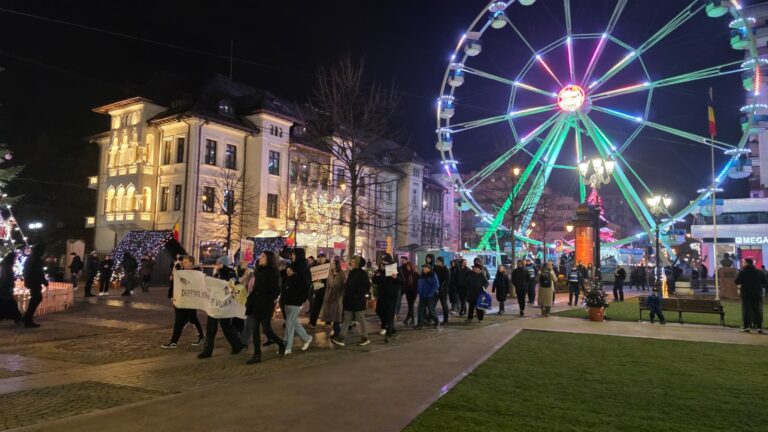 (VIDEO) O nouă seară de proteste în centrul Iașului – „Chirica, hai la mititica!”