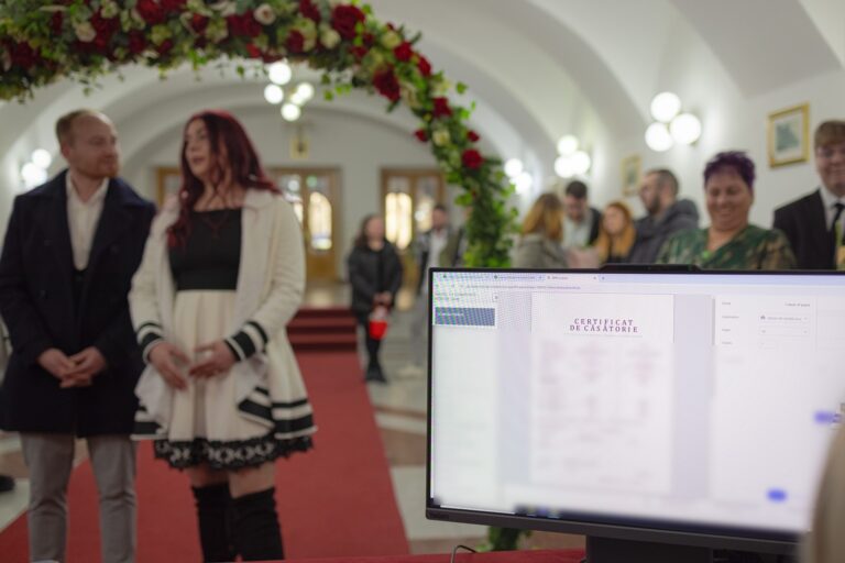 DIGITALIZARE FĂRĂ FINALIZARE | Certificatele digitale se tipăresc și se semnează de mână. Cum arată căsătoria „în cloud”, la un an de la implementarea unui proiect de 37 milioane de euro