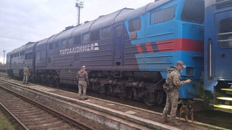 Un tren care circula pe ruta Bucureşti - Kiev, vizat de o alertă cu bombă la frontiera de nord a Republicii Moldova. Autoritățile au activat semnalul „Exploziv BRAVO”