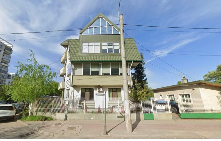 Cu cât a fost scoasă la vânzare o clădire a unui producător de medicamente uz veterinar din Iași. Legătura cu lanțul de farmacii Dona