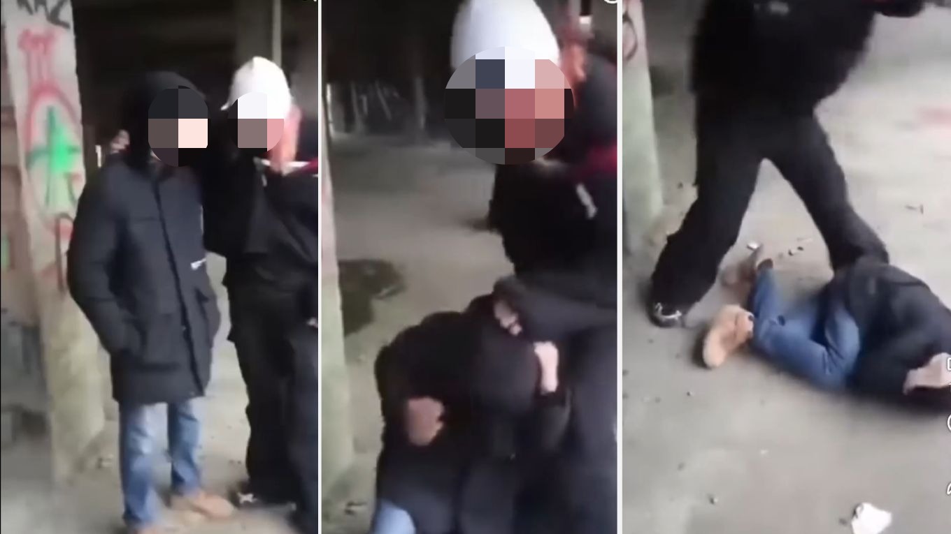  FOTO Umilință și bătaie în public în mijlocul orașului, în ajun de Crăciun. Poliția a deschis dosar penal și caută doi tineri care au bătut un copil de 13 ani