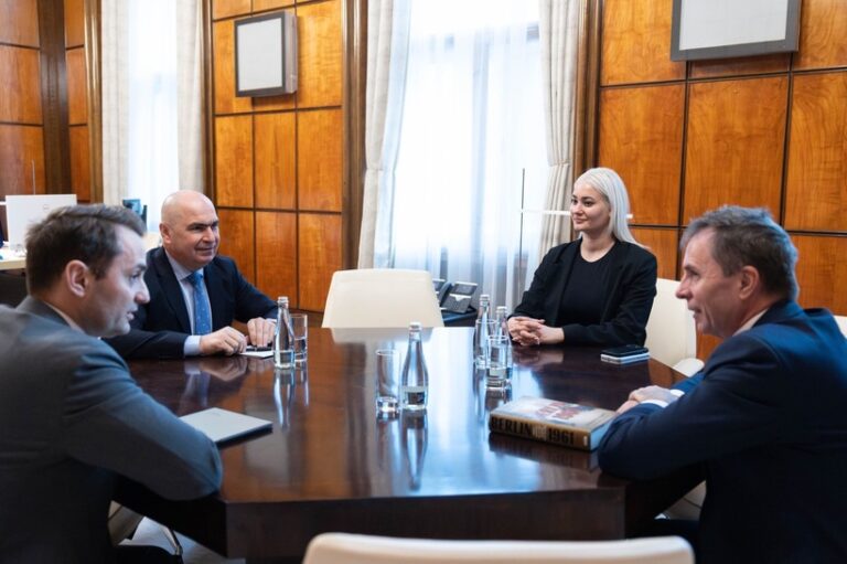 Premierul Ilie Bolojan a primit la Palatul Victoria o delegaţie a companiei Wizz Air, la solicitarea companiei