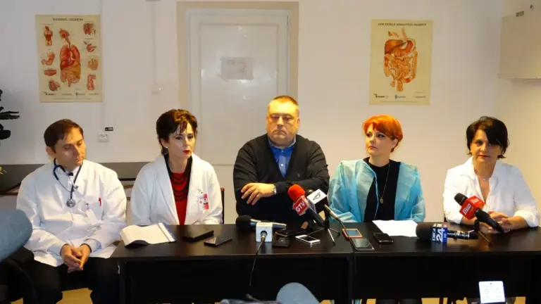 Trei ore muncesc la spitalul de stat, zece la cabinetul privat - ministrul Rogobete, despre medici
