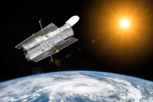 Telescopul Hubble se apropie de finalul misiunii. NASA analizează riscurile unei reintrări necontrolate