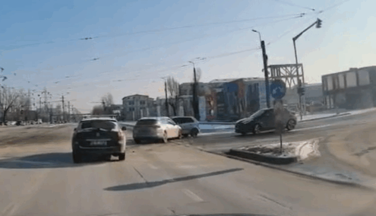 VIDEO | Accident rutier la Silk District din Iași, după o neacordare de prioritate