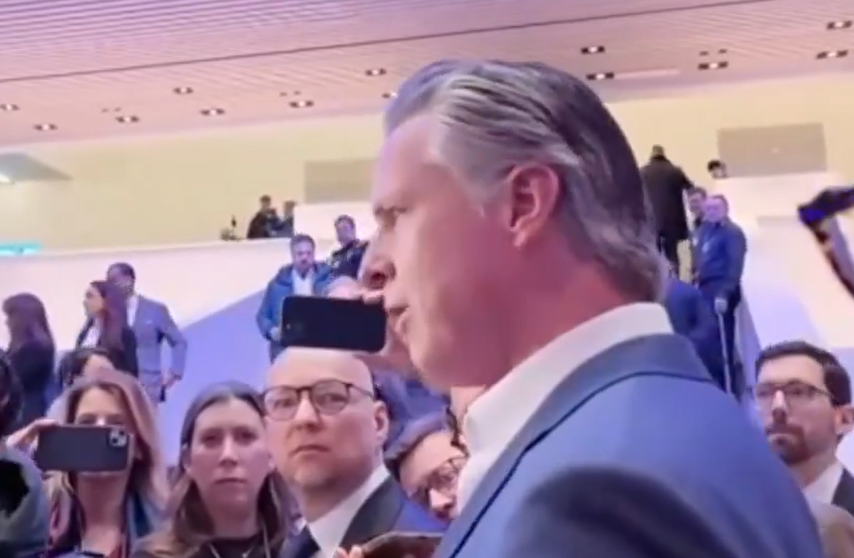 „Nu e diplomaţie, e prostie!”. Gavin Newsom, guvernatorul democrat al Californiei şi unul dintre cei mai înverşunaţi adversari politici ai lui Trump, acuză Europa de „complicitate” în privinţa pretenţiilor lui Trump asupra Groenlandei