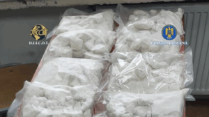 Olandez reținut după ce a fost prins cu 12 kilograme de „drog zombie”, într-un taxi din București