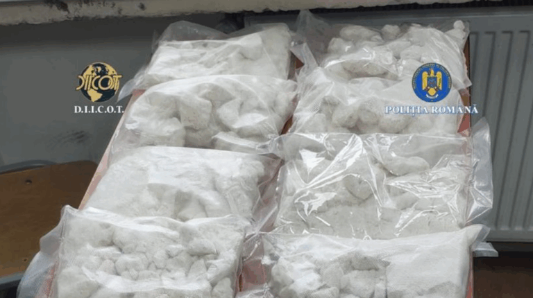 Olandez reținut după ce a fost prins cu 12 kilograme de „drog zombie”, într-un taxi din București