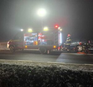 Arad: Un mort şi cinci răniţi în urma unui accident rutier în care au fost implicate patru maşini