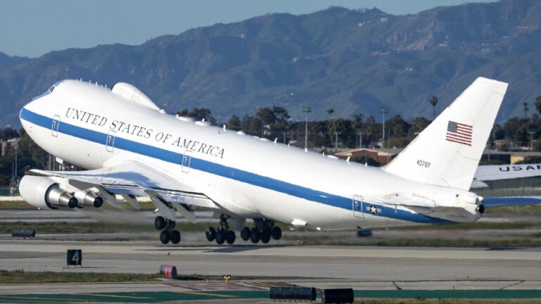 VIDEO | „Avionul Apocalipsei” a aterizat pentru prima dată în 51 de ani pe un aeroport civil. E folosit în caz de război nuclear