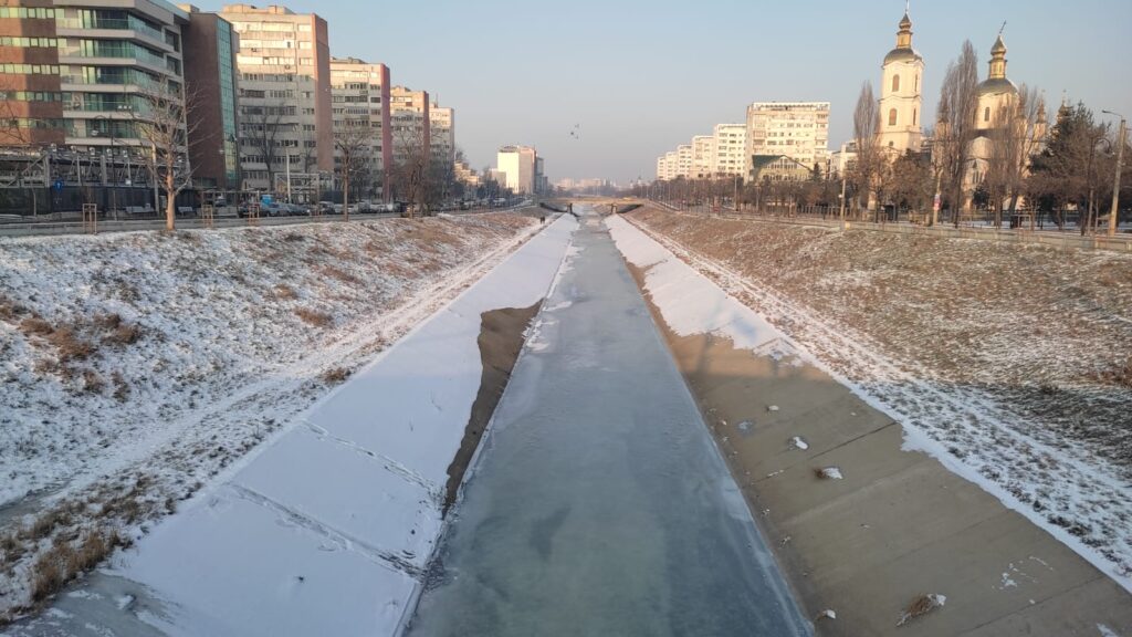  A &icirc;nghețat Bahluiul &ndash; C&acirc;t de frig a fost azi-noapte la Iași (FOTO/VIDEO)