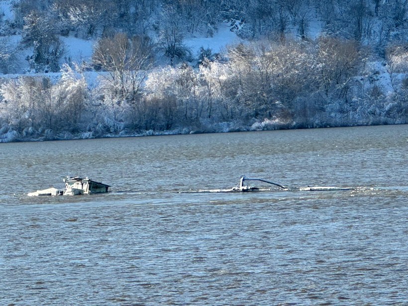  O navă încărcată cu 1.133 de tone de fertilizator s-a scufundat în Dunăre, la Zimnicea