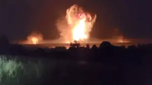 Atacuri cu drone ucrainene în mai multe regiuni ale Rusiei. Explozii și incendii raportate peste noapte