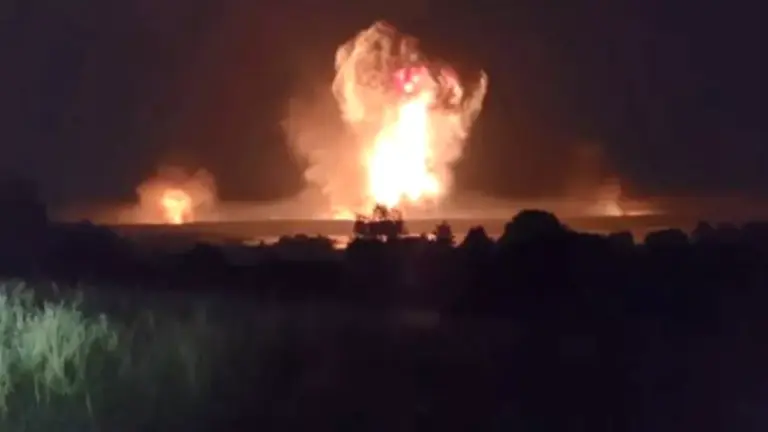 Atacuri cu drone ucrainene în mai multe regiuni ale Rusiei. Explozii și incendii raportate peste noapte