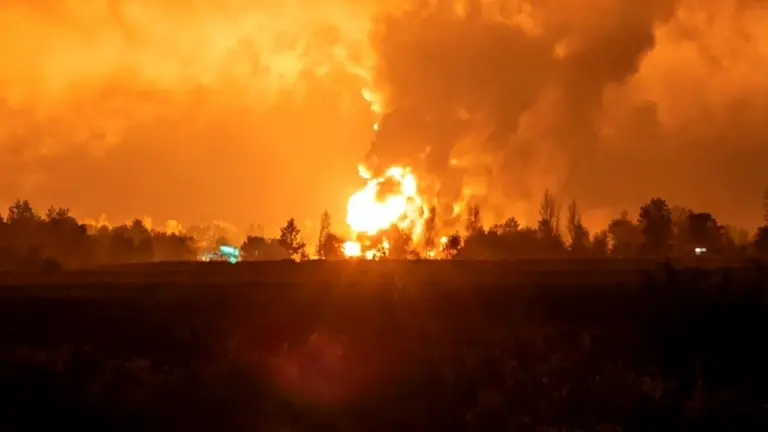 Drone ucrainene au lovit un depozit de petrol din Rusia