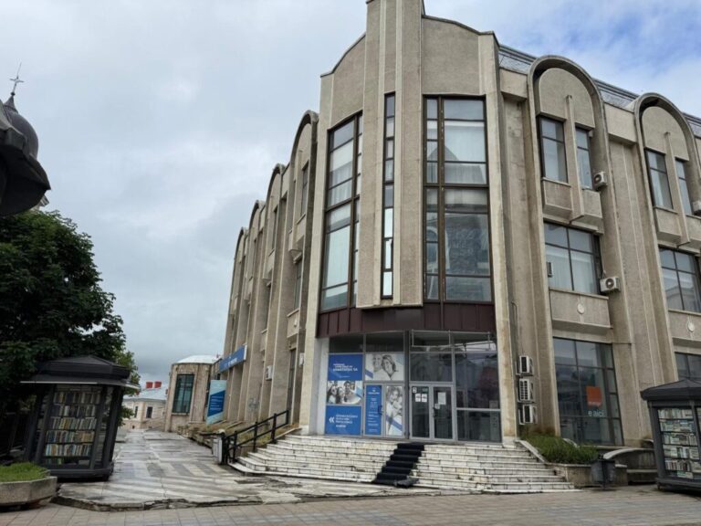 EXCLUSIV S-a vândut încă o clădire istorică din centrul Iașului, de pe strada Lăpușneanu. Cumpărătorul, fost partener de afaceri cu fiul primarului Miroslavei